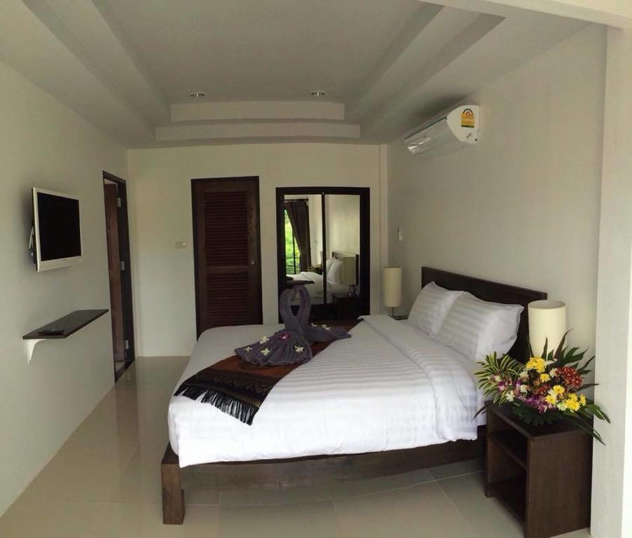 The Seashore Kamala Service Apartment Room photo